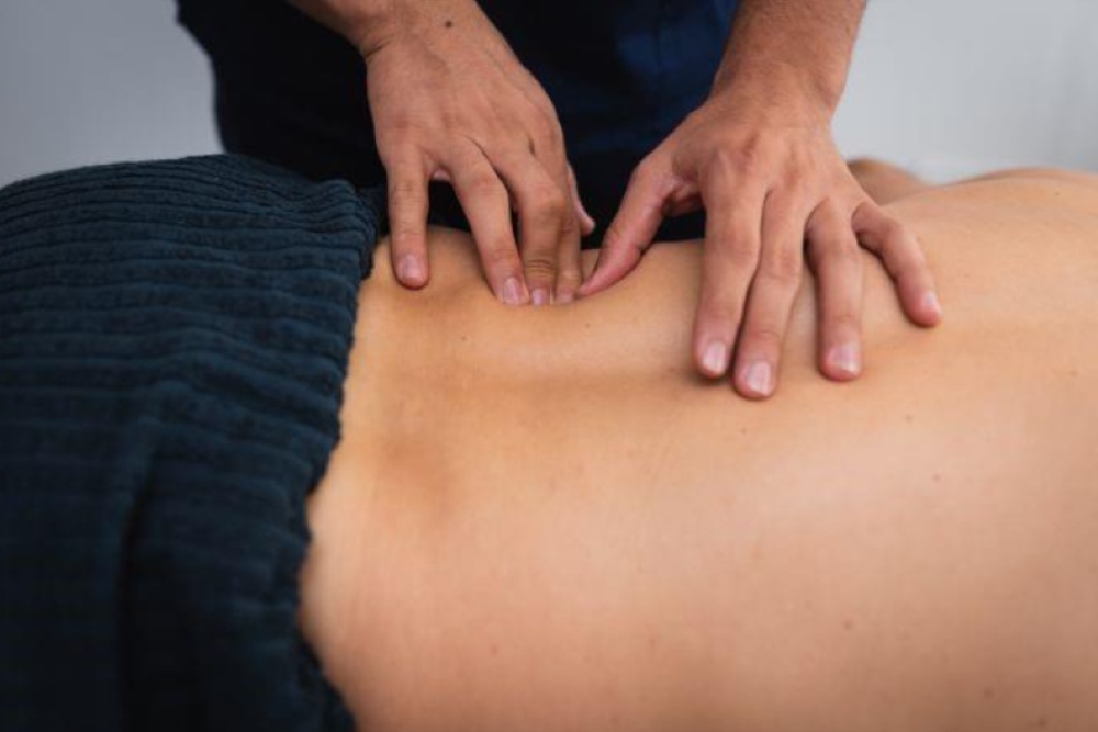 Back muscle release session with VARDĀN FMT Therapy in Delhi