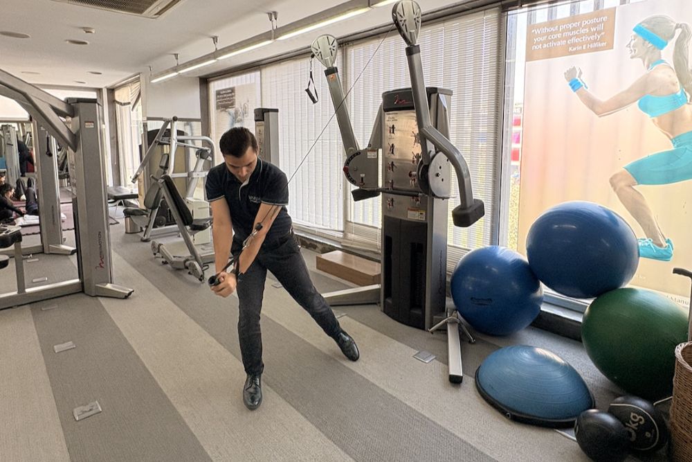 Physiotherapy strength training exercise for sports injury rehabilitation at VARDĀN Advanced Physiotherapy Centre Delhi