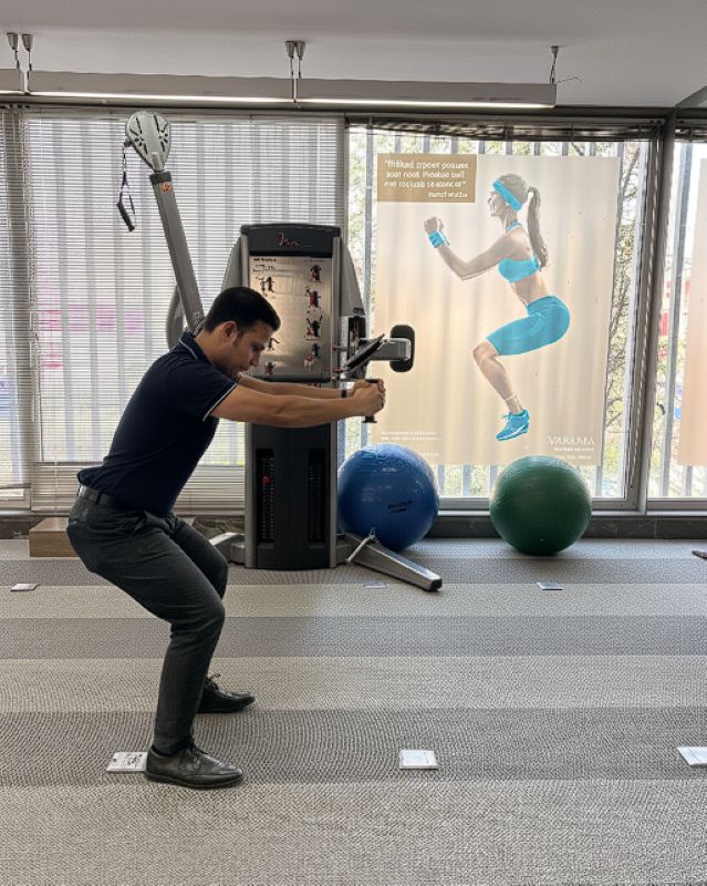 VARDĀN physiotherapy center patient undergoing mobility training and guided exercise therapy